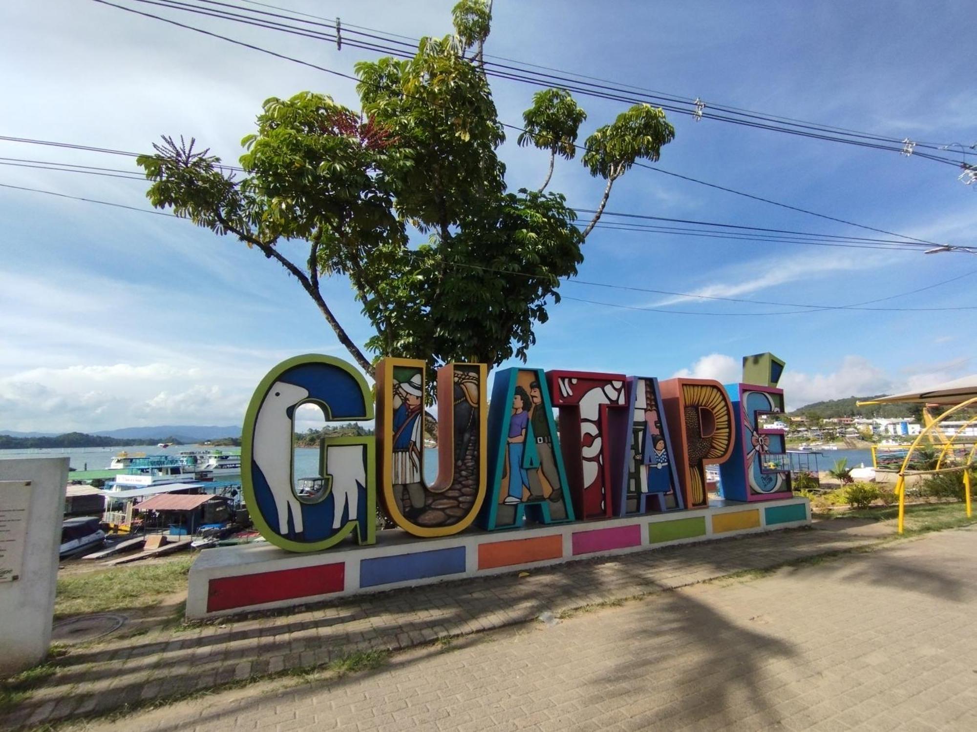 Aptos Plaza Principal, Con Y Sin Vista Al Embalse, Frente Autobus, A 8 Minutos De La Piedra Del Penol, Todo Cerca!!! Guatapé Exteriér fotografie